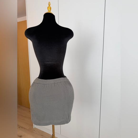 Ribbed Gray Mini Skirt - Picture 3 of 3
